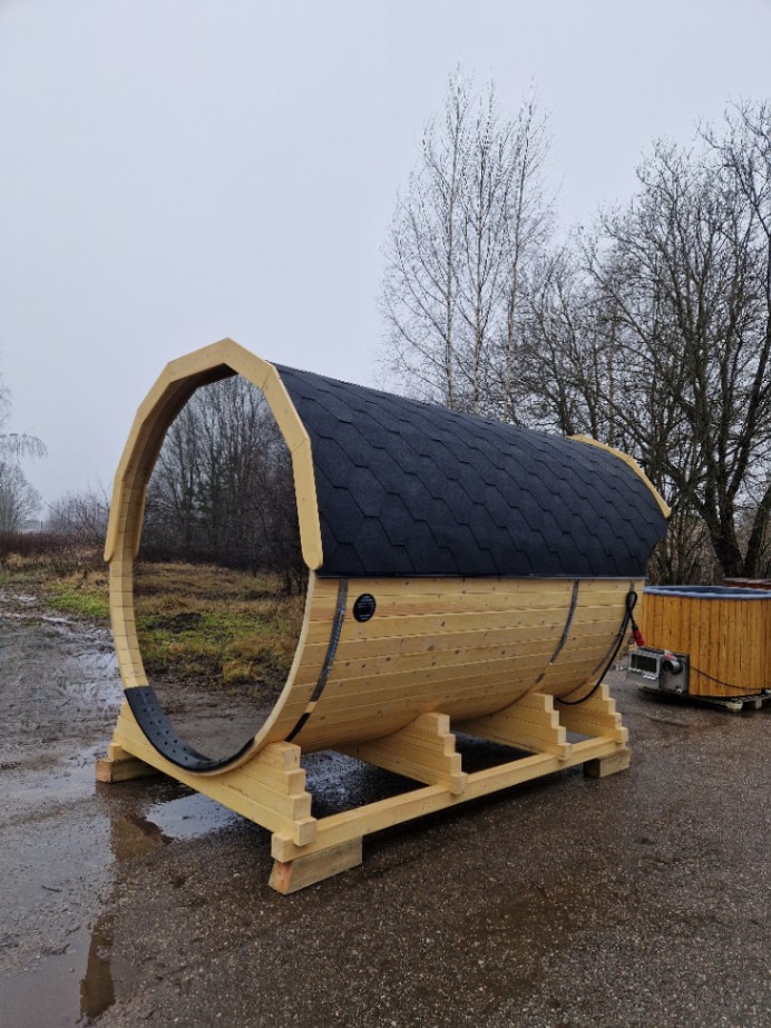Round barrel sauna with mirror glass window