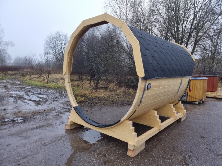 Round barrel sauna with mirror glass window