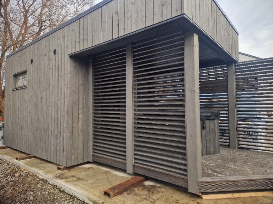 Siltināta Pirts Māja ar slēgtu terases zonu 8.4mx3m