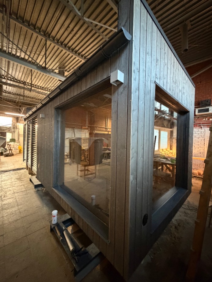 Siltināta Pirts Māja ar slēgtu terases zonu 8.4mx3m